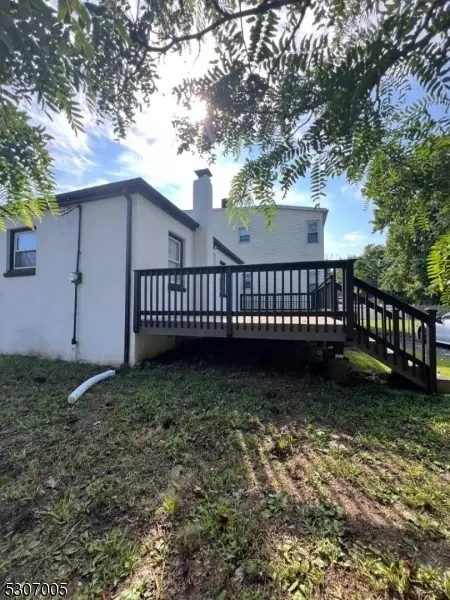 417 Carnegie St, Linden, NJ 07036