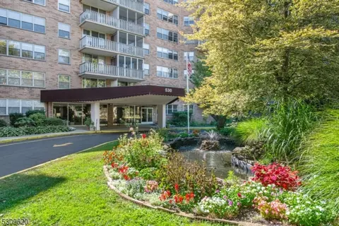 530 Valley Rd #6F, Montclair, NJ 07043