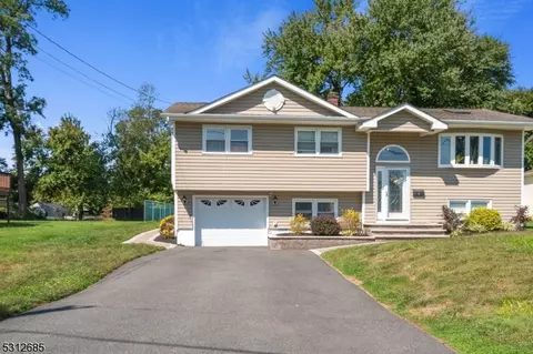 4 Xenia Ct, Mine Hill, NJ 07803