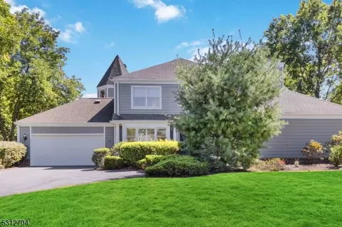 18 Boxwood Dr, Morristown, NJ 07960