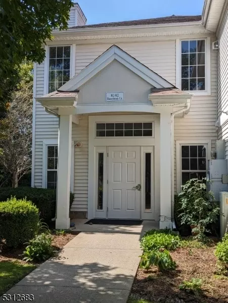 816 Honeybrook Cir, Stewartsville, NJ 08886