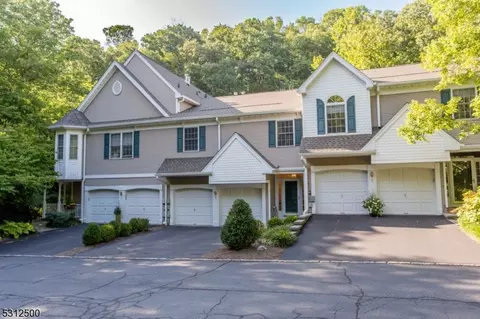 2 Rock Creek Woods Dr, Lambertville, NJ 08530
