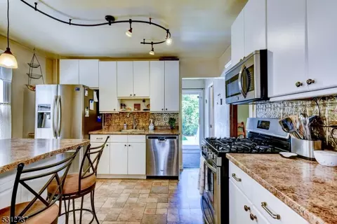 39 Codington Pl, Somerville, NJ 08876 photo 14