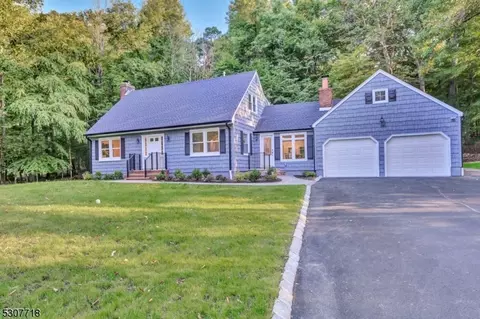 6 Debby Ln, Warren, NJ 07059