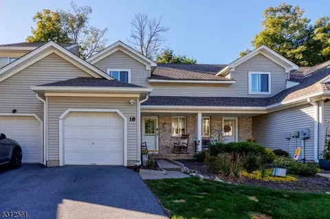 18 Sweetwater Ln #18, Hamburg, NJ 07419