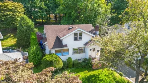 10 Welshman Ct, Caldwell, NJ 07006