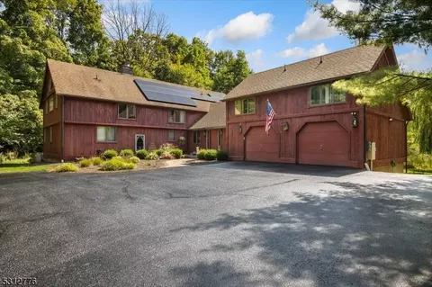 16 Margaret Rd, Jefferson, NJ 07438
