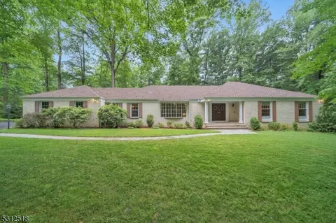 15 Stockade Rd, Warren, NJ 07059