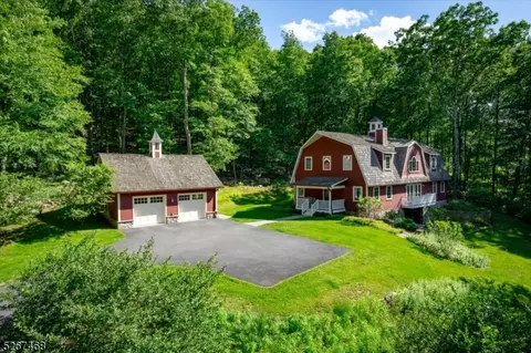 2 Covered Bridge Ln, Lebanon, NJ 08833