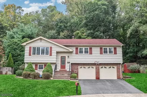 63 Rhonda Pl, Wanaque, NJ 07465