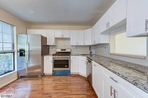 31 Pear Tree Ln, Franklin Twp, NJ 08823