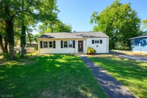 208 Pacific Ave, Beachwood, NJ 08722