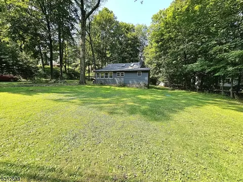 78 Breakneck Rd, Vernon Twp, NJ 07422