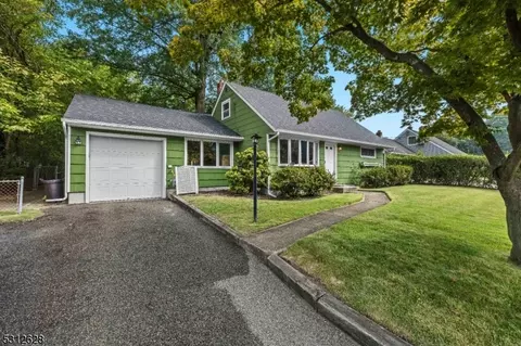 29 Post Ln, Wayne, NJ 07470