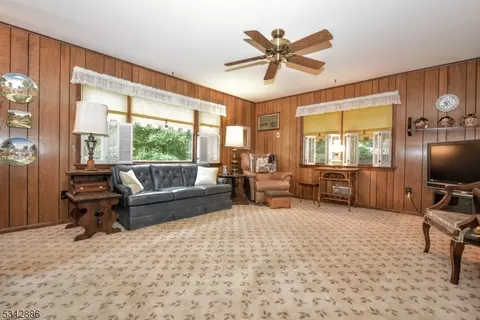 302 Oradell Ave, Paramus, NJ 07652 photo 12