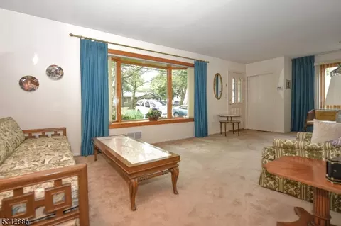 302 Oradell Ave, Paramus, NJ 07652 photo 8