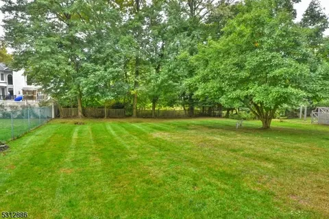 302 Oradell Ave, Paramus, NJ 07652 photo 24