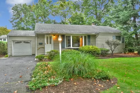 302 Oradell Ave, Paramus, NJ 07652 photo 2