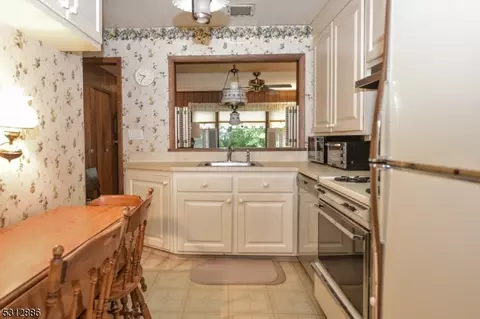 302 Oradell Ave, Paramus, NJ 07652 photo 9