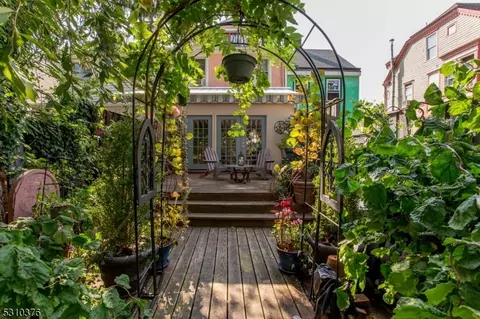 54 N Main St, Lambertville, NJ 08530
