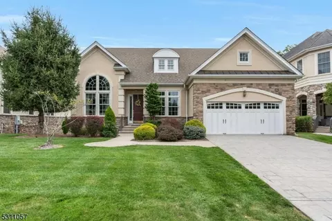 32 Betsy Ross Dr, Warren, NJ 07059