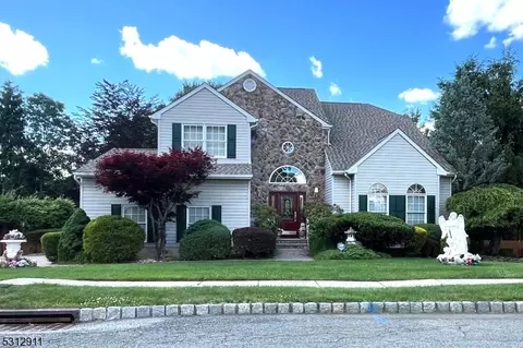 6 Magnolia Ct, Roxbury Twp, NJ 07876