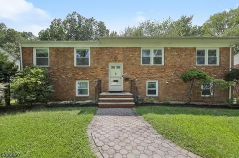 22 Ashwood Dr, Livingston, NJ 07039