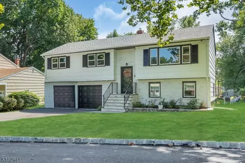 8 Carey Ct, Montclair, NJ 07042