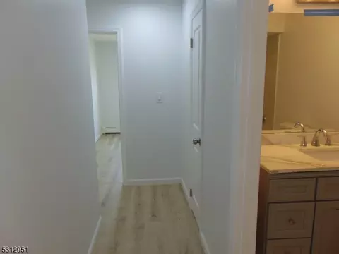 28 Riverview Ct, Secaucus, NJ 07094 photo 9