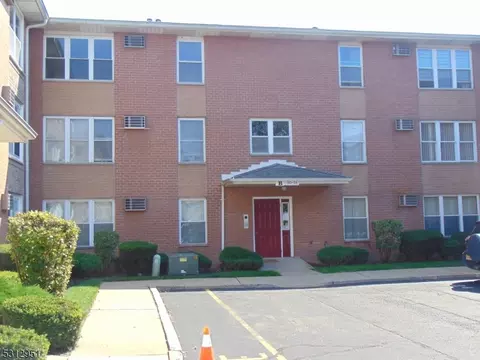 28 Riverview Ct, Secaucus, NJ 07094 photo 2