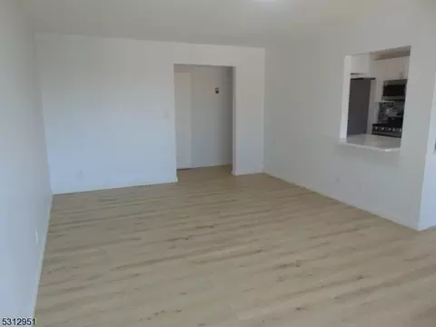 28 Riverview Ct, Secaucus, NJ 07094 photo 8