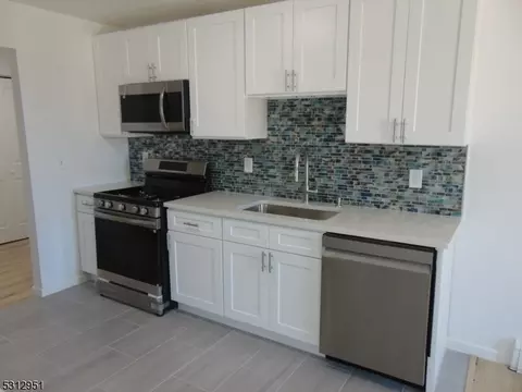 28 Riverview Ct, Secaucus, NJ 07094 photo 5