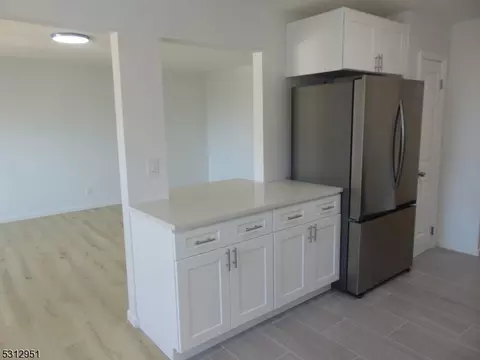 28 Riverview Ct, Secaucus, NJ 07094 photo 6