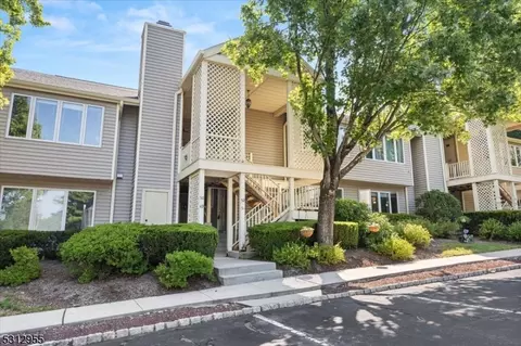 51 Augusta Dr, Annandale, NJ 08801