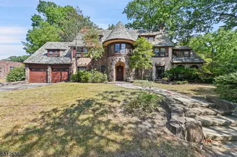 421 Walnut St, Roselle, NJ 07203