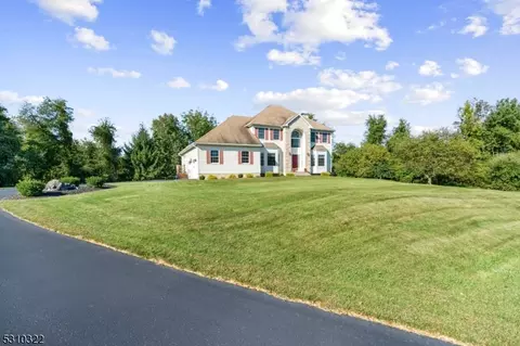2 Fox Hollow Way, Green Twp, NJ 07821