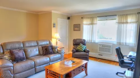 39 Atherton Ct # B, Wayne, NJ 07470 photo 2