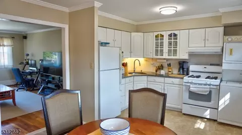 39 Atherton Ct # B, Wayne, NJ 07470 photo 5