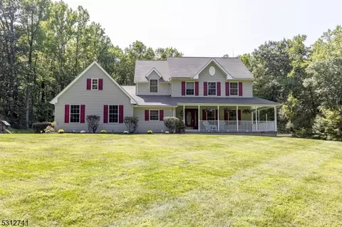 23 Hemlock Rd, Knowlton Twp, NJ 07832