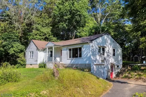 13 Thomas Dr, Hackettstown, NJ 07840