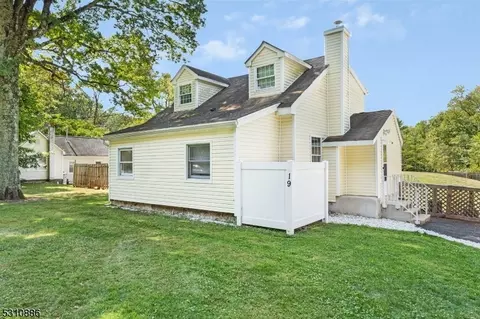19 Featherbed Ln, Flemington, NJ 08822