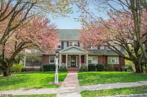 19 Summit Rd, Verona, NJ 07044