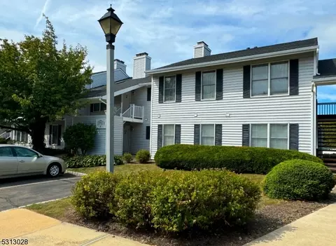 230 Nuthatch Ct, Three Bridges, NJ 08887
