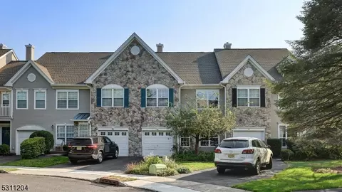 8 Charleston Ct, Bernards, NJ 07920