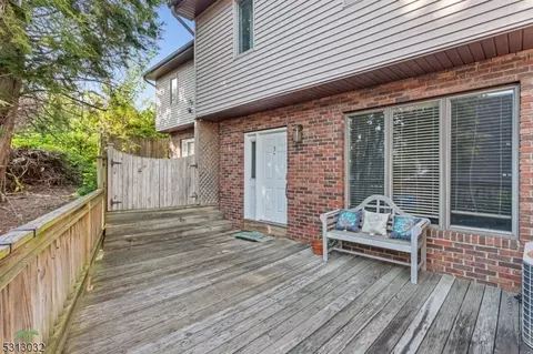 330 Hackensack St #3, Carlstadt, NJ 07072