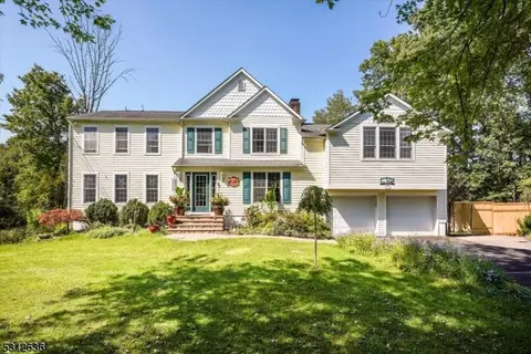 81 Old Farmers Rd, Washington Twp, NJ 07853
