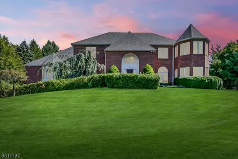 28 Wisteria Rd, Sparta, NJ 07871