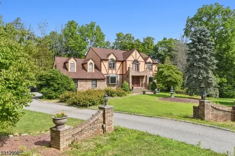 17 Sweet Dr, Vernon Twp, NJ 07418