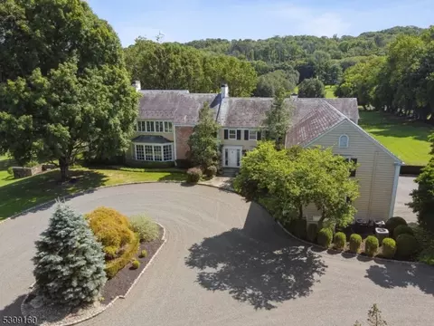 73 Roxiticus Rd, Far Hills, NJ 07931