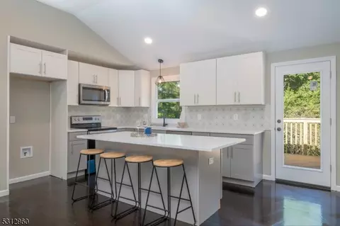 5 S White Birch Ter, Sparta, NJ 07871